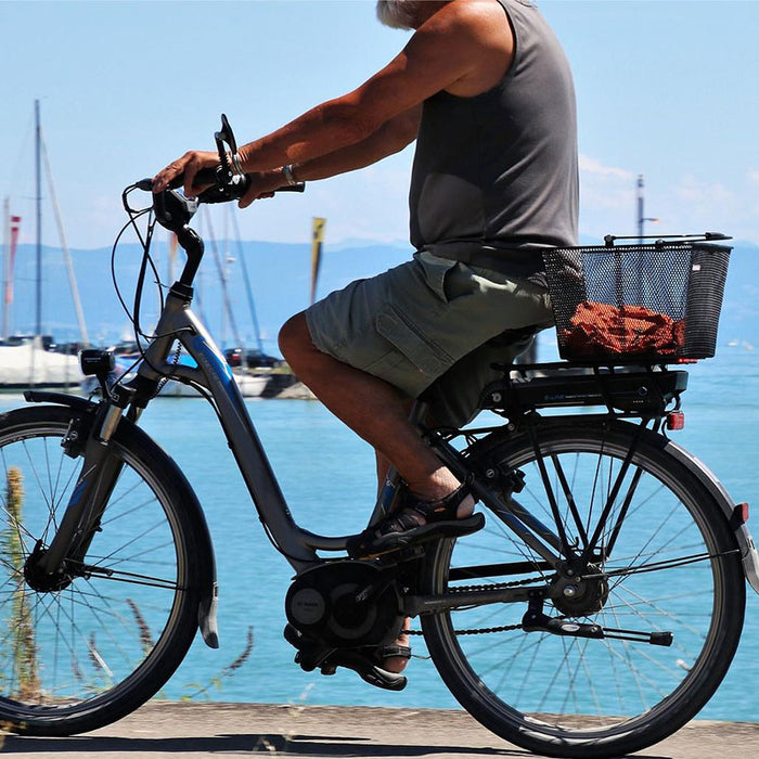 cycling-on-the-sea-side